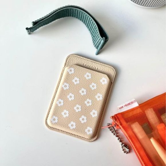 Casetify Other - Casetify Daisy MagSafe Wallet in Oat Milk